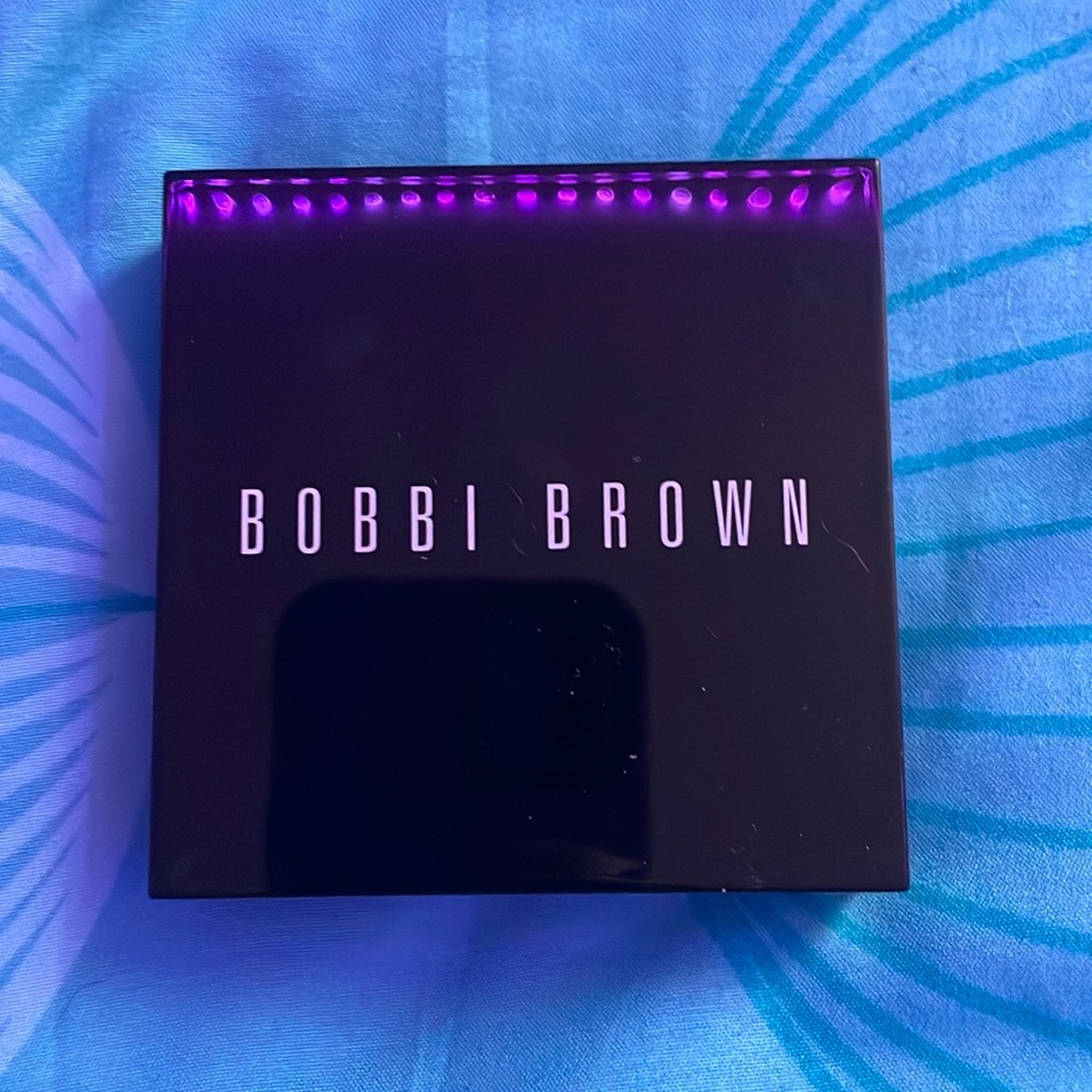 Bobbi Brown Highlighting Powder.